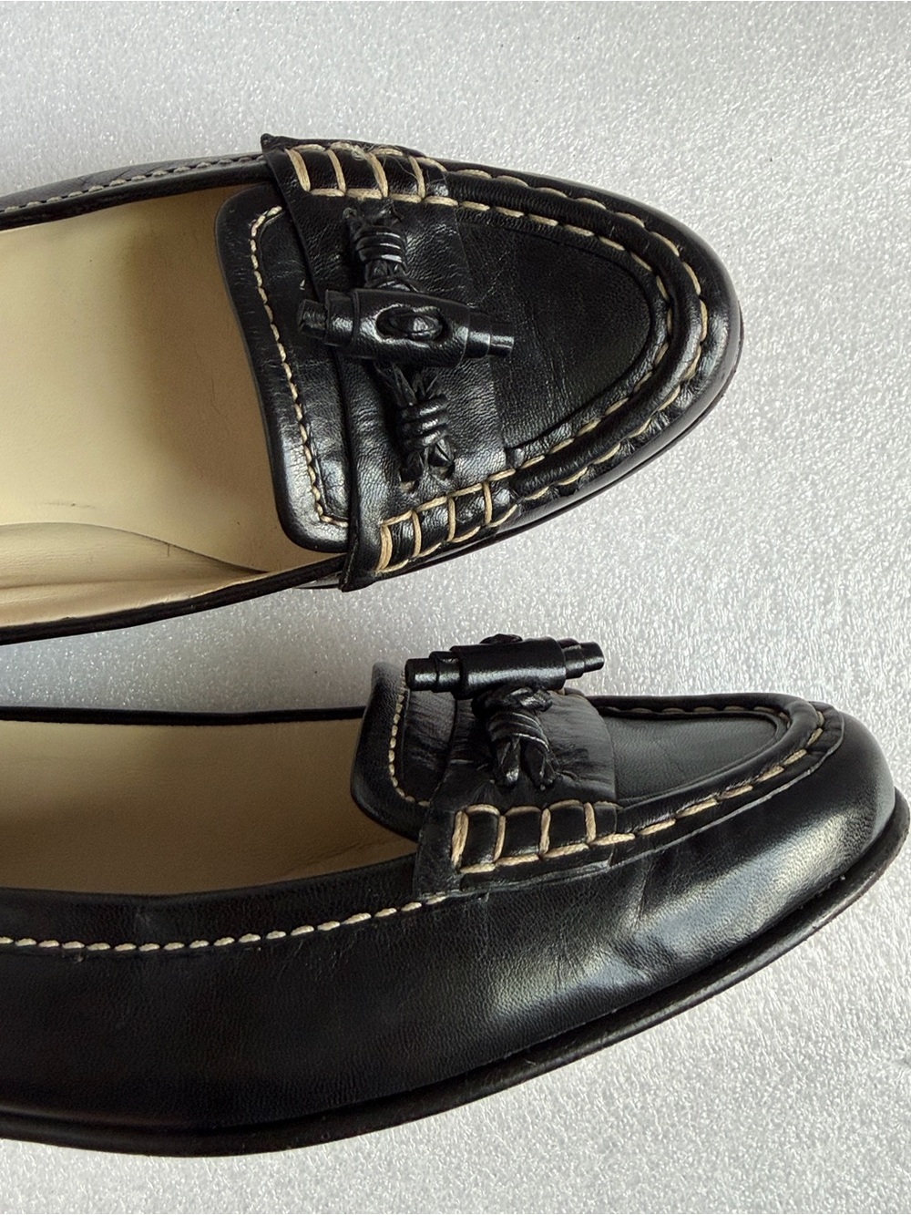 COLE HAAN Black Leather Tassel Loafers Contrast Stitching Flats Women’s 5.5 - Picture 2 of 16